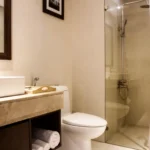 Familyroom Bathroom